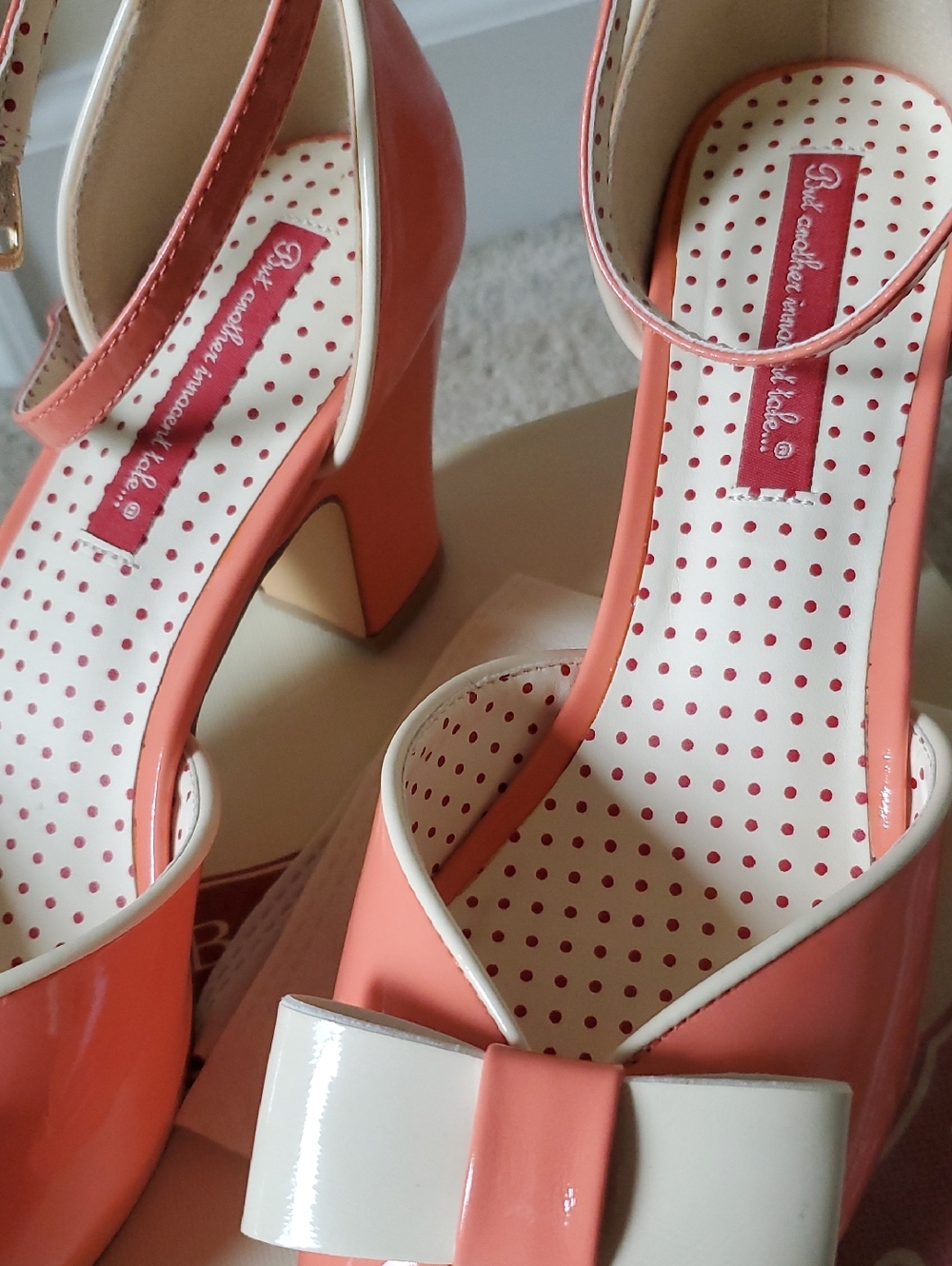 B.A.I.T. Footwear New In Box Retro Heels Size 10 Coral & Cream - Picture 3 of 4